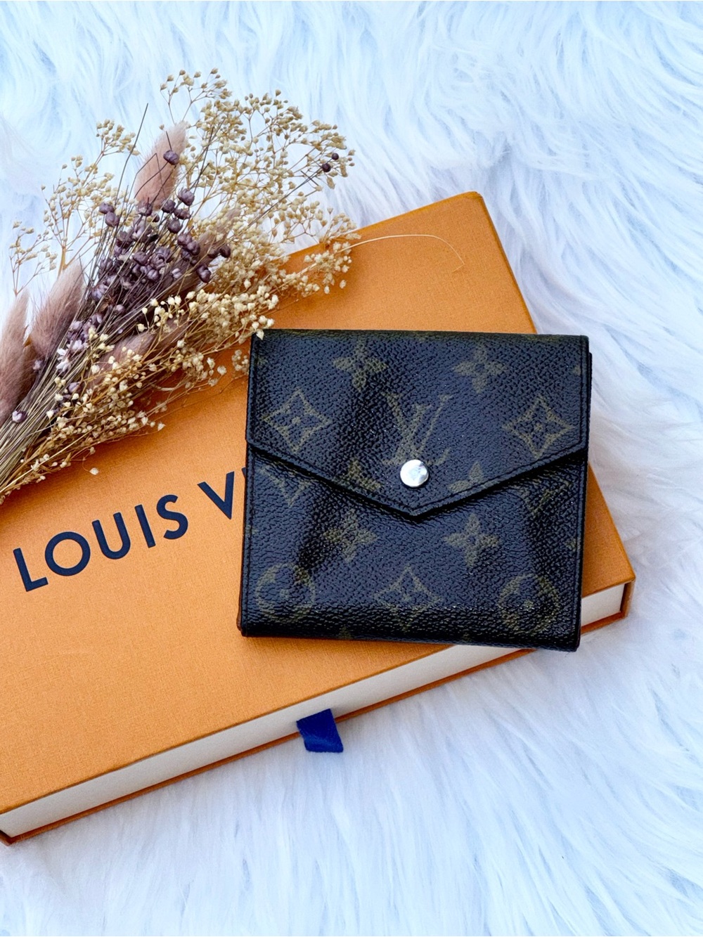 Louis Vuitton Authentic Monogram Porte Monnaie Billets Bifold Wallet Unisex 4x4”